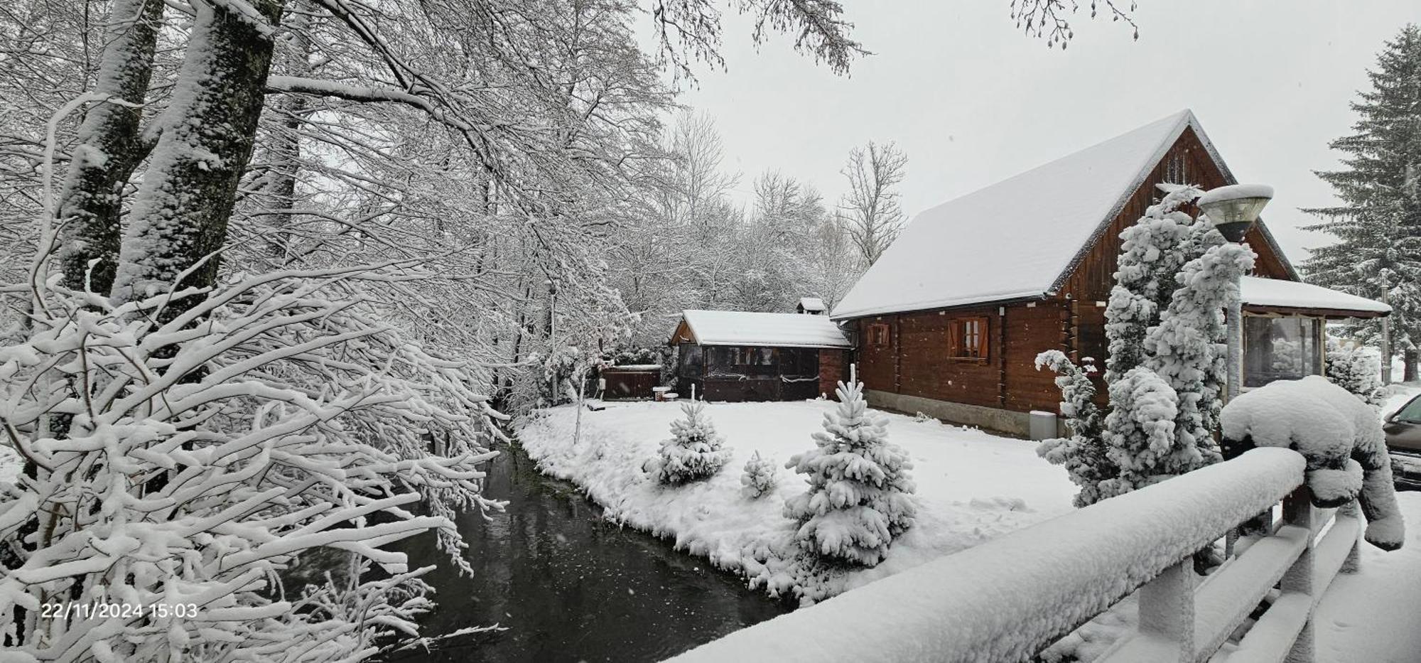 Vodenica Vrelo Chalets Vrelo Koreničko Kültér fotó